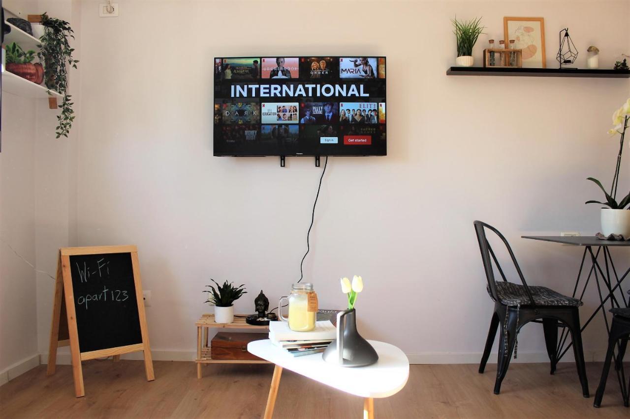 Entire Serviced Apartment With A Beautiful View ติรานา ภายนอก รูปภาพ