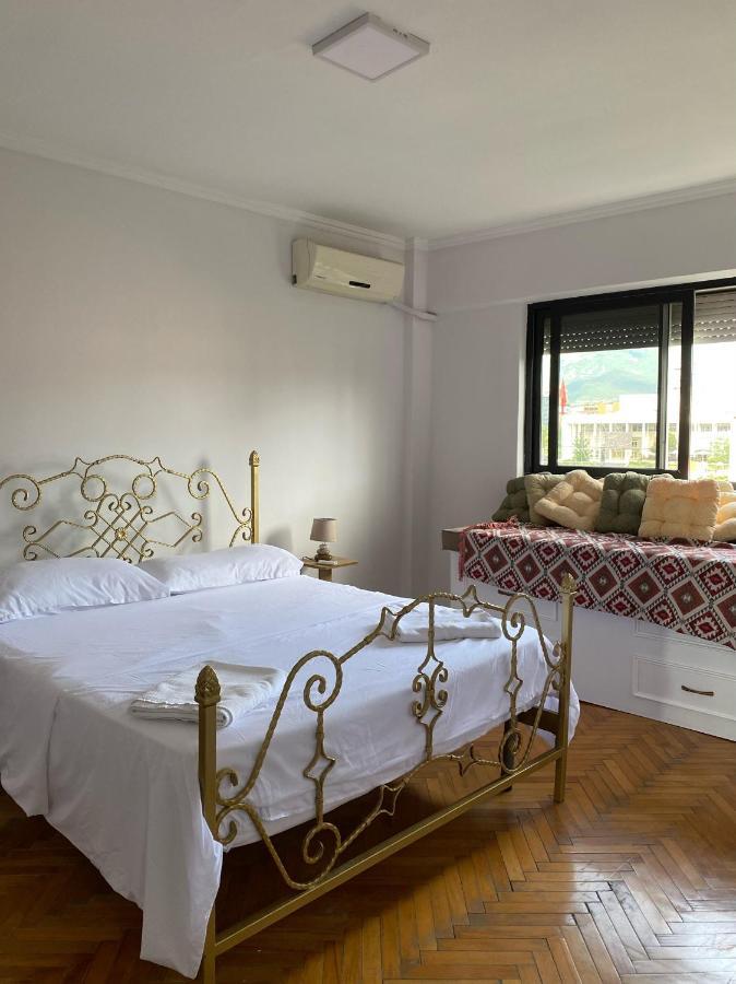 Entire Serviced Apartment With A Beautiful View ติรานา ภายนอก รูปภาพ