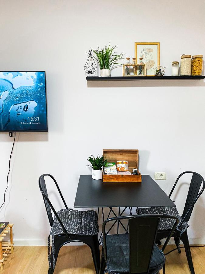 Entire Serviced Apartment With A Beautiful View ติรานา ภายนอก รูปภาพ