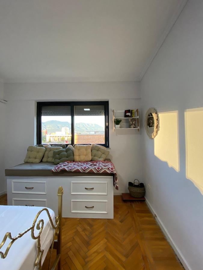 Entire Serviced Apartment With A Beautiful View ติรานา ภายนอก รูปภาพ